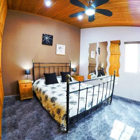 아파트 Nue Penthouse With Mountains And Sea Views